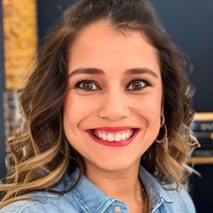 Meet your Posher, Monique